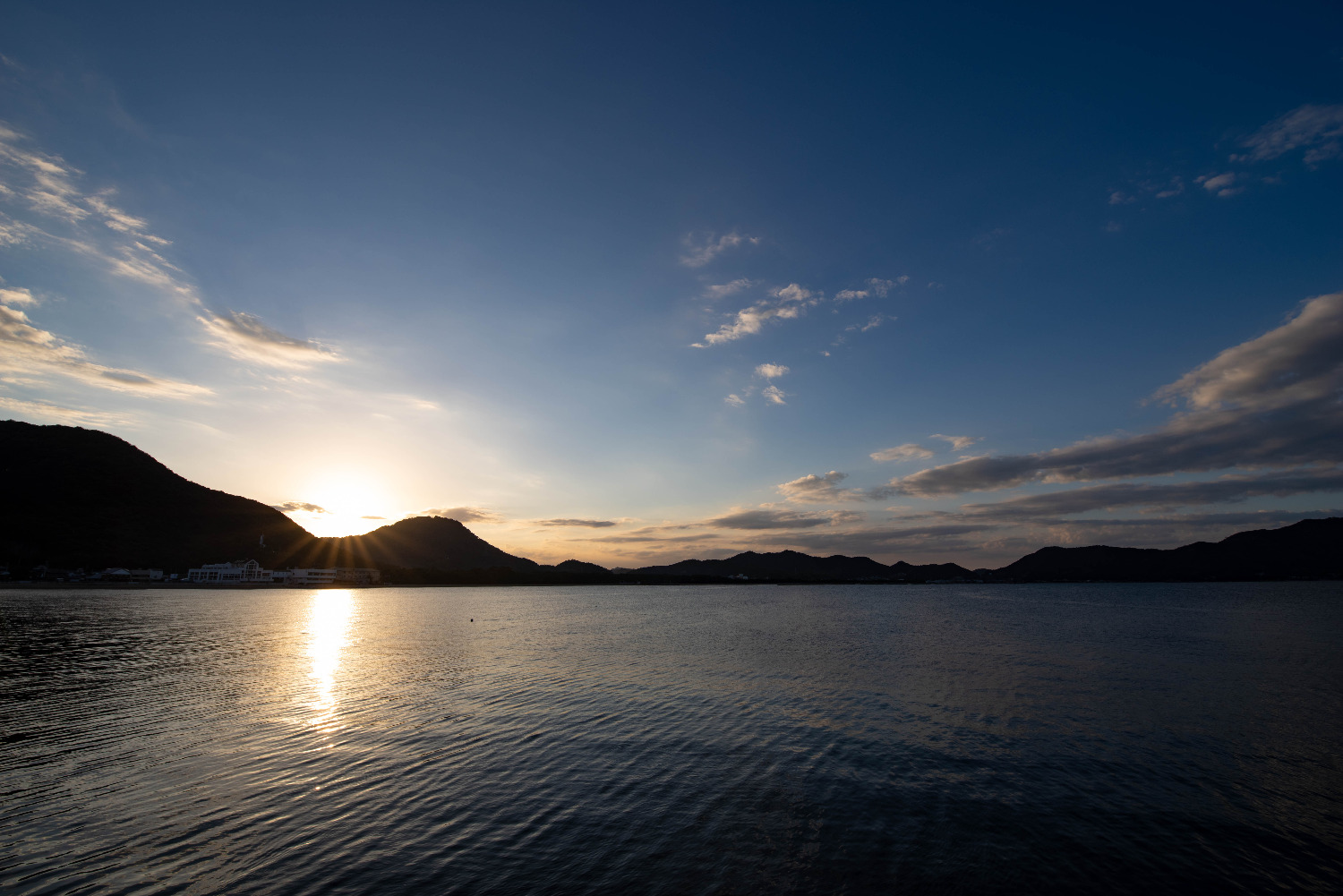 津田埋立地での釣りと夕陽